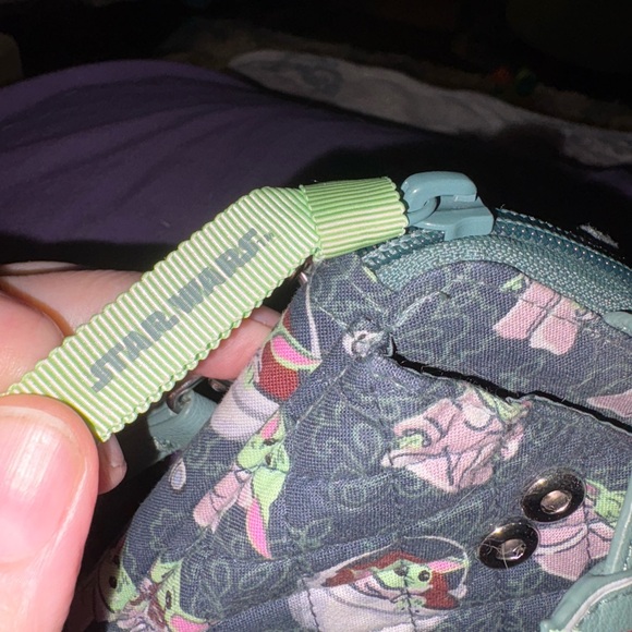 Vera Bradley baby Yoda Grogu phone wallet. - Picture 2 of 6